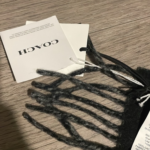 BN cashmere COACH scarf - Picture 7 of 7